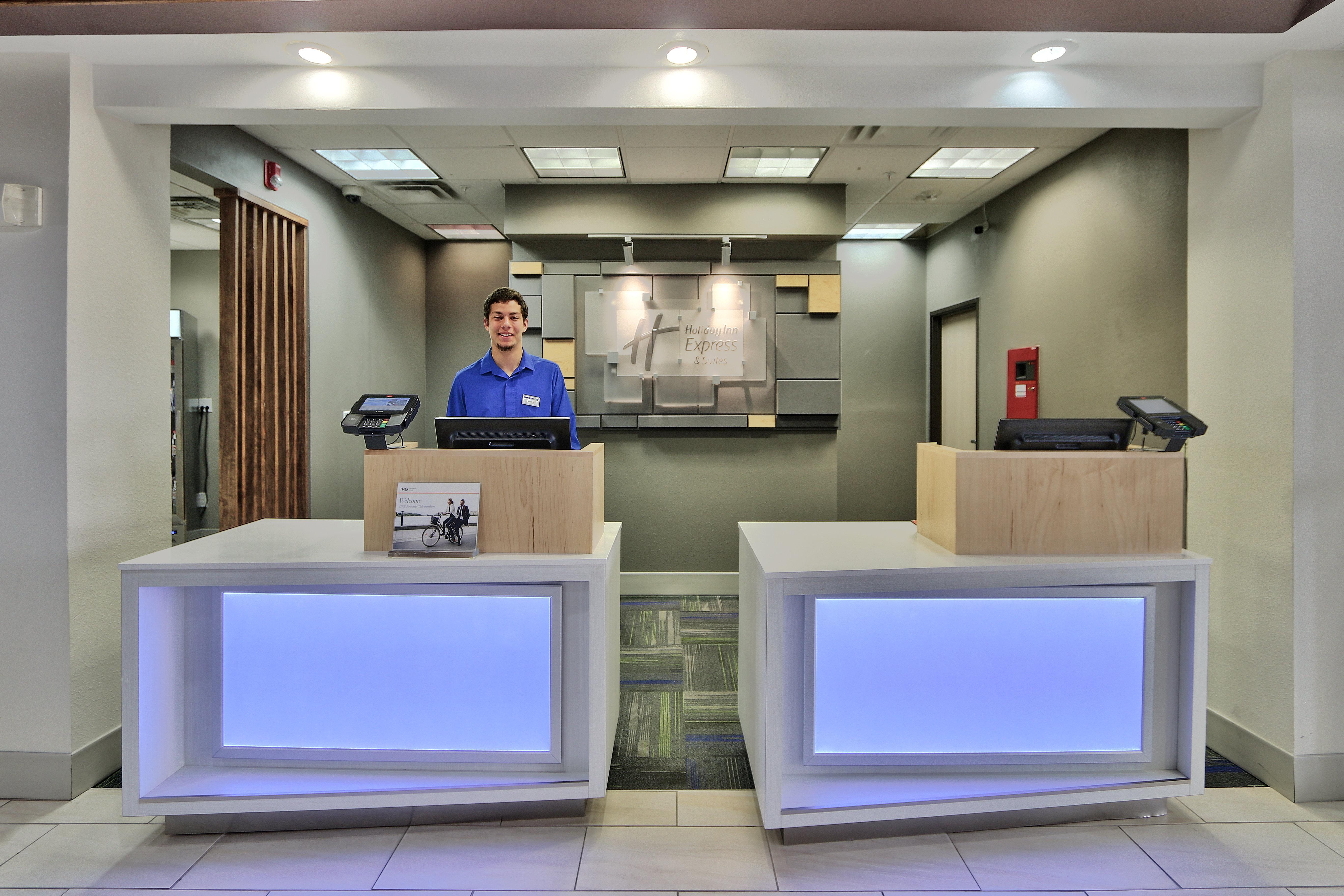Holiday Inn Express & Suites Portales By Ihg Bagian luar foto