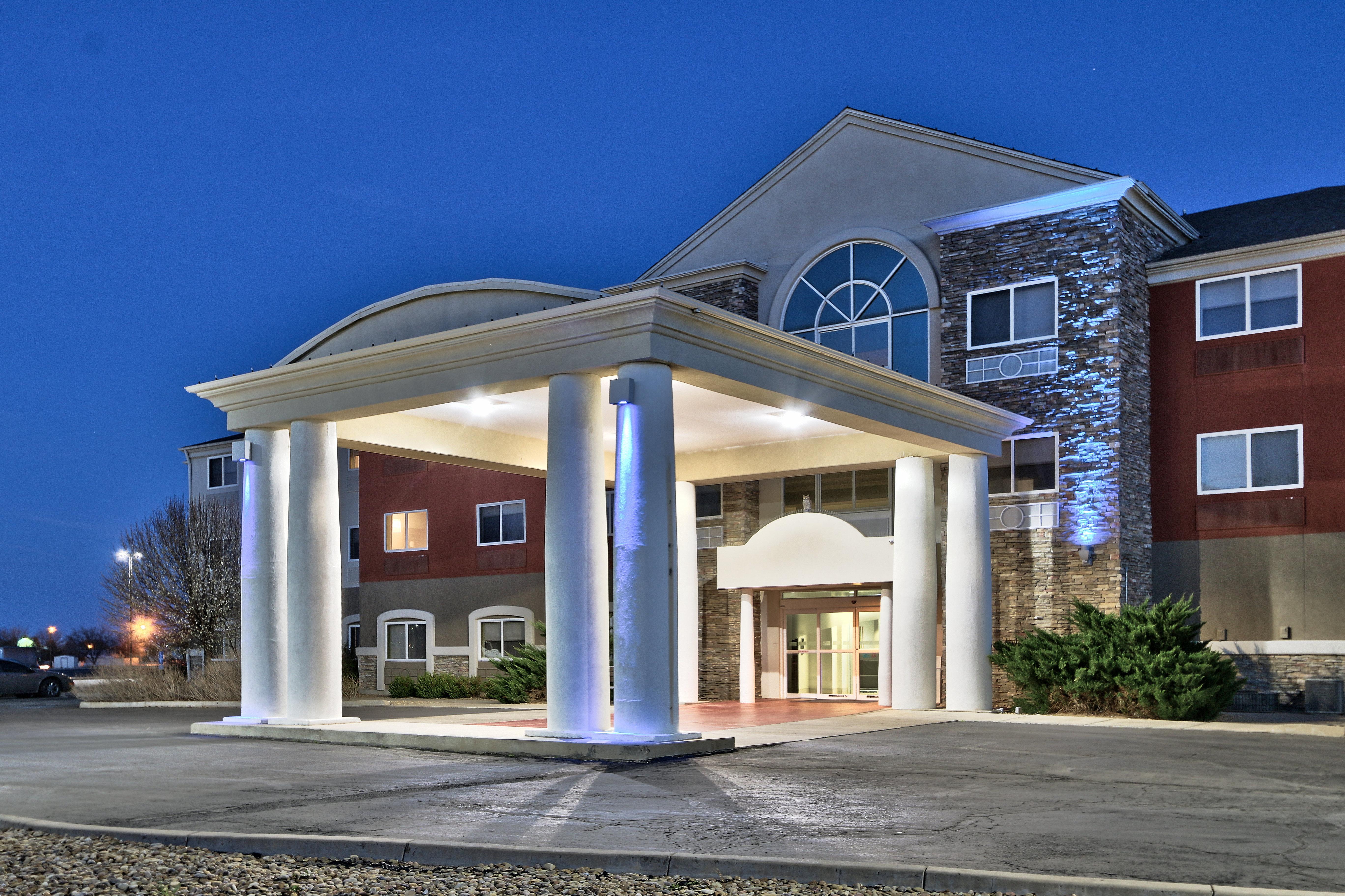 Holiday Inn Express & Suites Portales By Ihg Bagian luar foto
