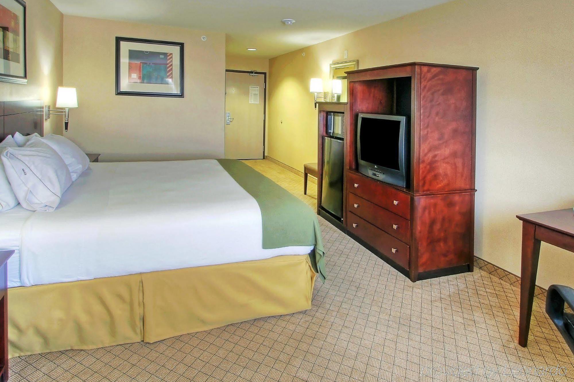 Holiday Inn Express & Suites Portales By Ihg Ruang foto